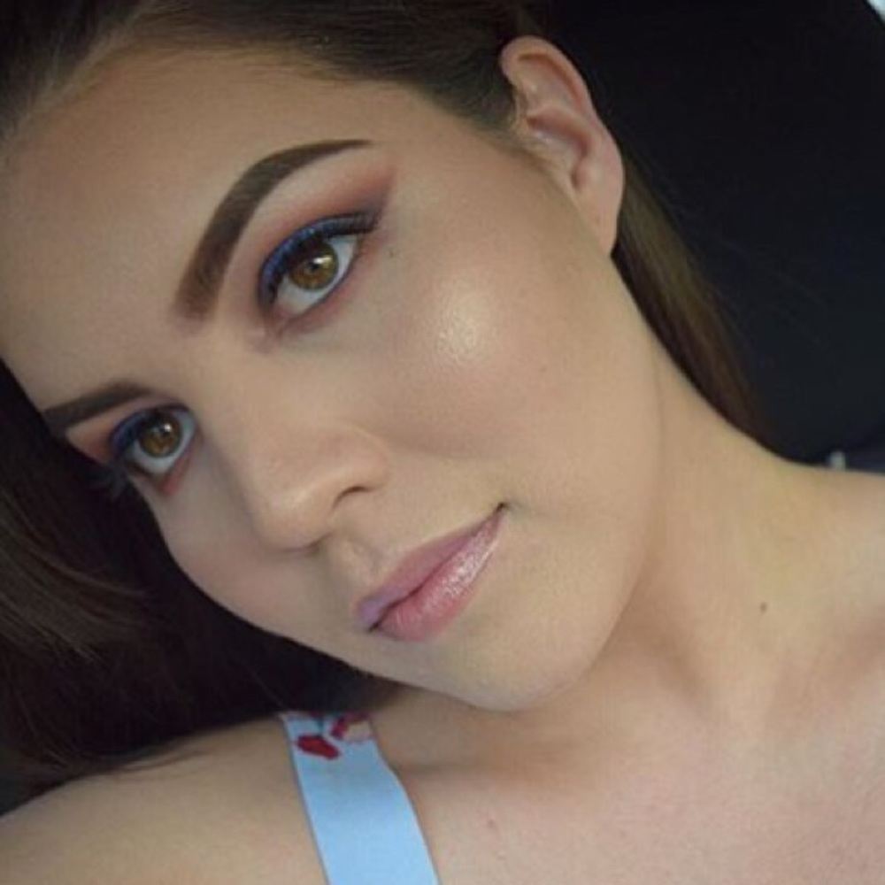 Meet your Posher, Ana